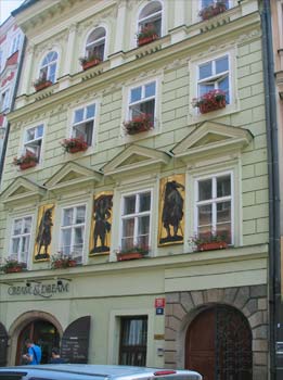 Прага. Дом У трех знаменосцев на Гусовой улице. Фото Галины Пунтусовой