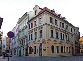 Прага. Дом У трех трех серебряных роз на Яловцовой улице. Фото Галины Пунтусовой