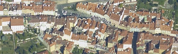 Прага. Вид на Нерудову улицу со стороны дворов Мутовского дома