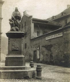 Прага. Скульптура Яна Непомуцкого на Янской площади