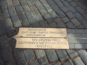 Прага. Пражский меридиан на Староместской площади. Фото Галины Пунтусовой