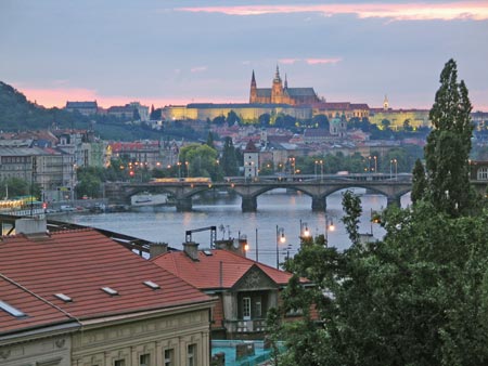 Прага. Вид на Влтаву и Пражский град