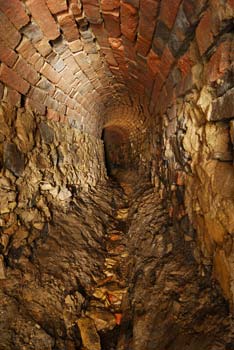 Прага. Подземный канал под Бржевновским монастырем