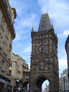 Прага. Вид на Пороховую башню с Целетной улицы