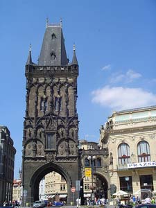 Прага. Вид на Пороховую башню с пл.Републики