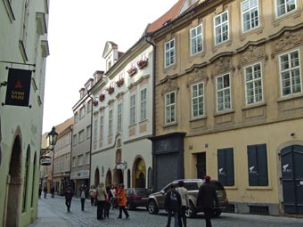 Прага. Вид на Михалскую улицу в сторону Угольного трга. Фото Галины Пунтусовой
